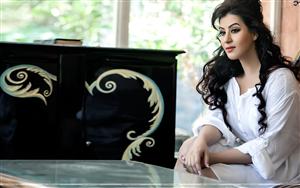 Bigg Boss 11 favourite, Shilpa Shinde in a comely pose wearing a white kurti